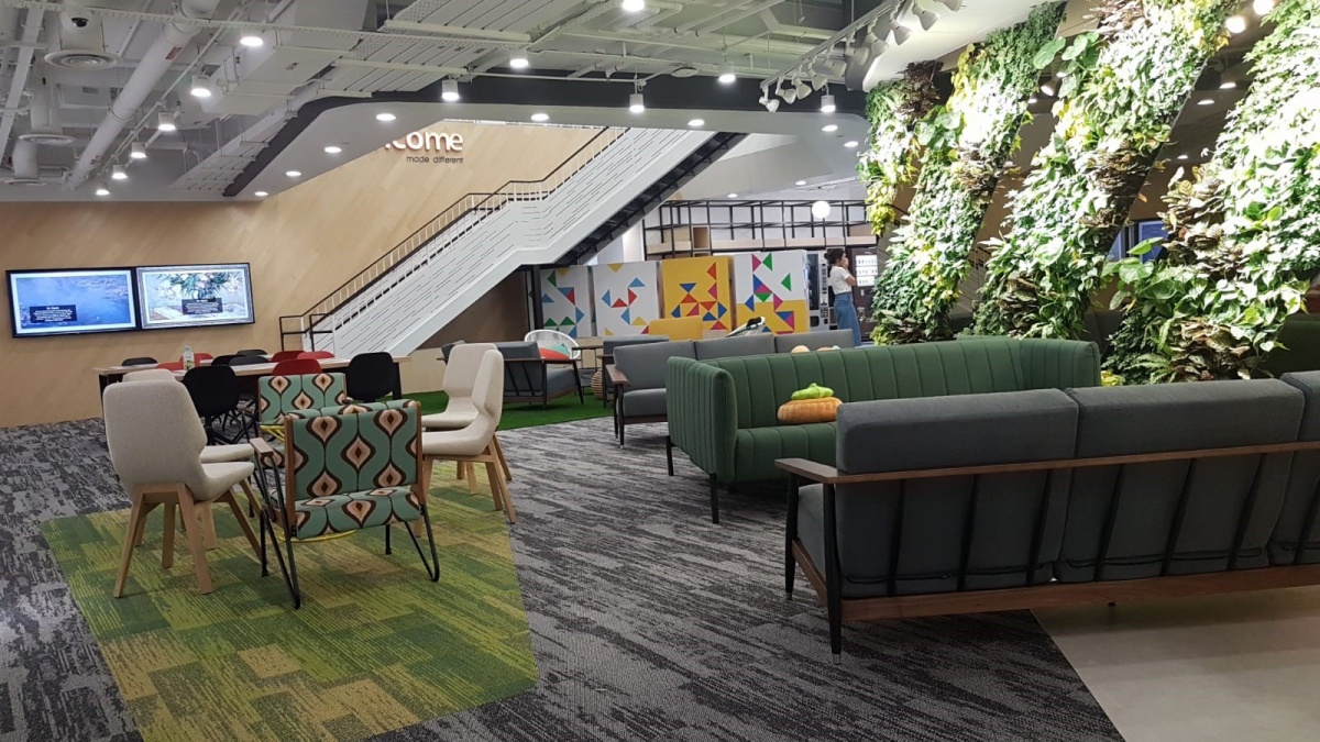  gradsingapore-Income-office-tour-open-concept-workspace-2