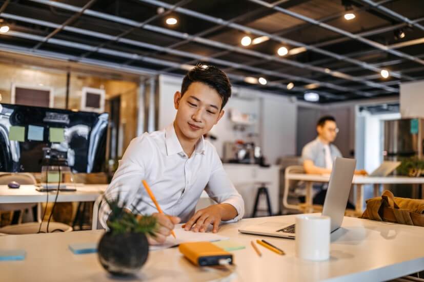 gradsingapore_Income_StartingYourCareerWithIncome_Photo3_2021